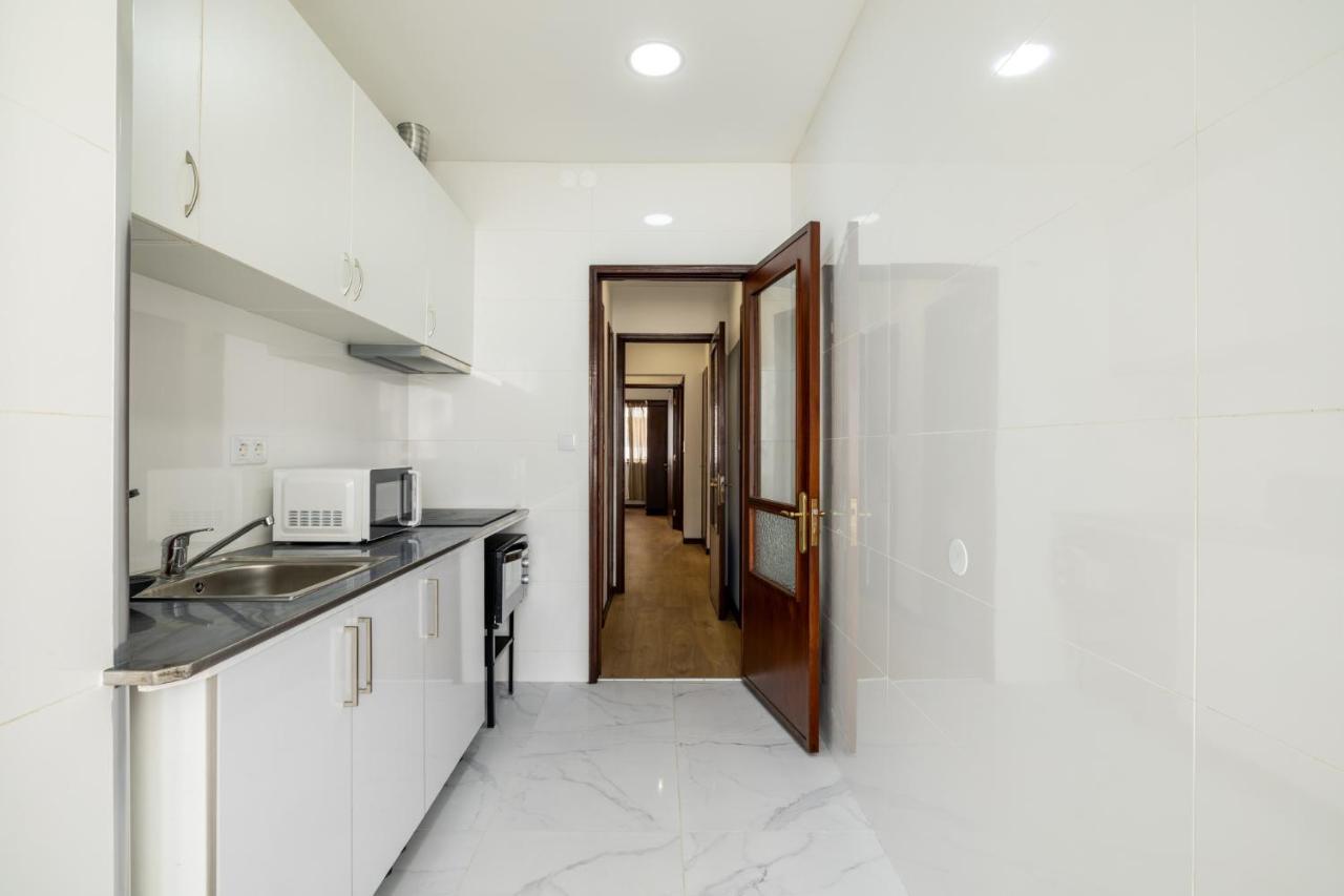 Downtown 2 Minutes By Walk To Center And Metro-Direct To Airpot T4 Apartment Порто Екстериор снимка