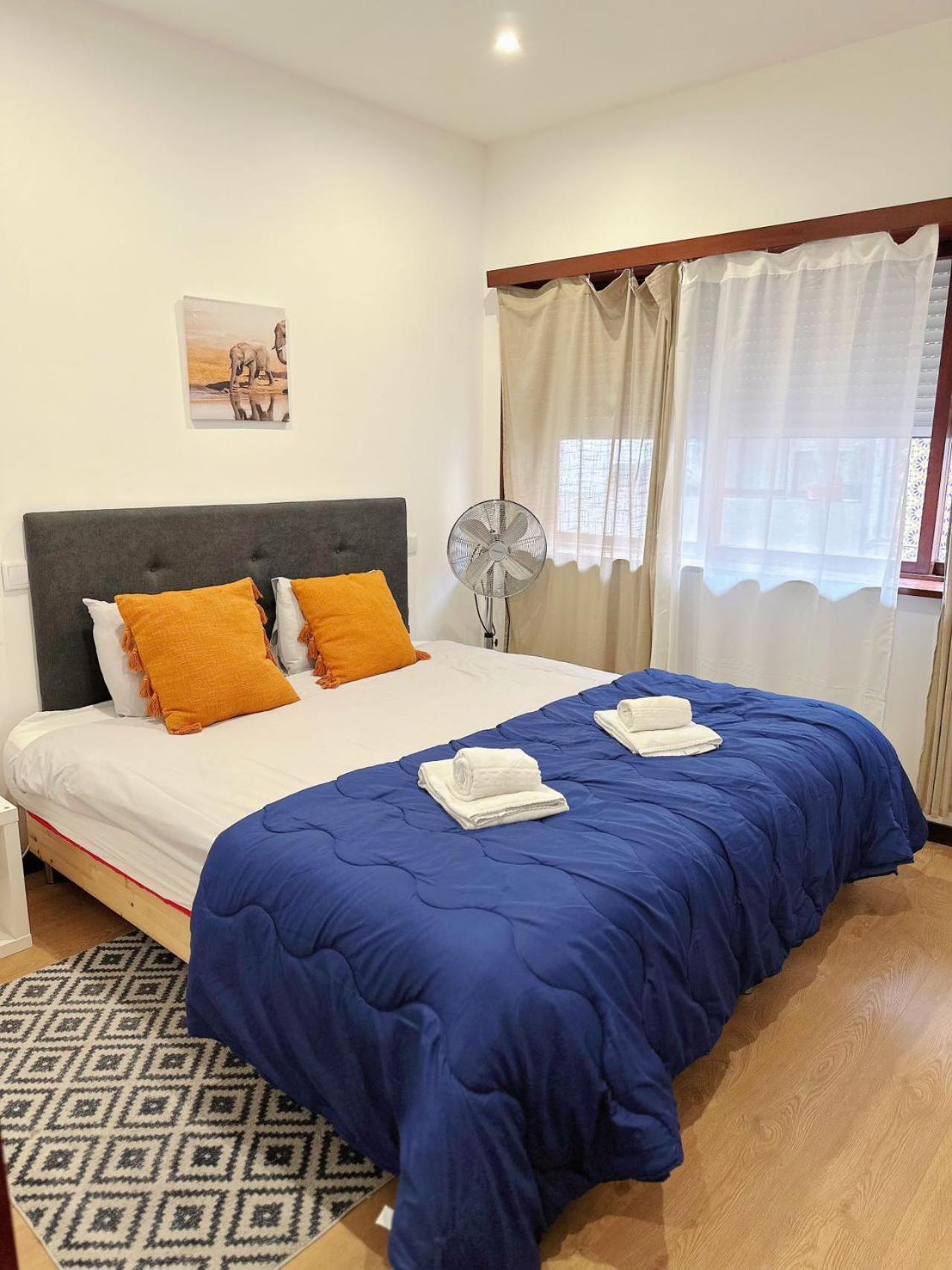 Downtown 2 Minutes By Walk To Center And Metro-Direct To Airpot T4 Apartment Порто Екстериор снимка