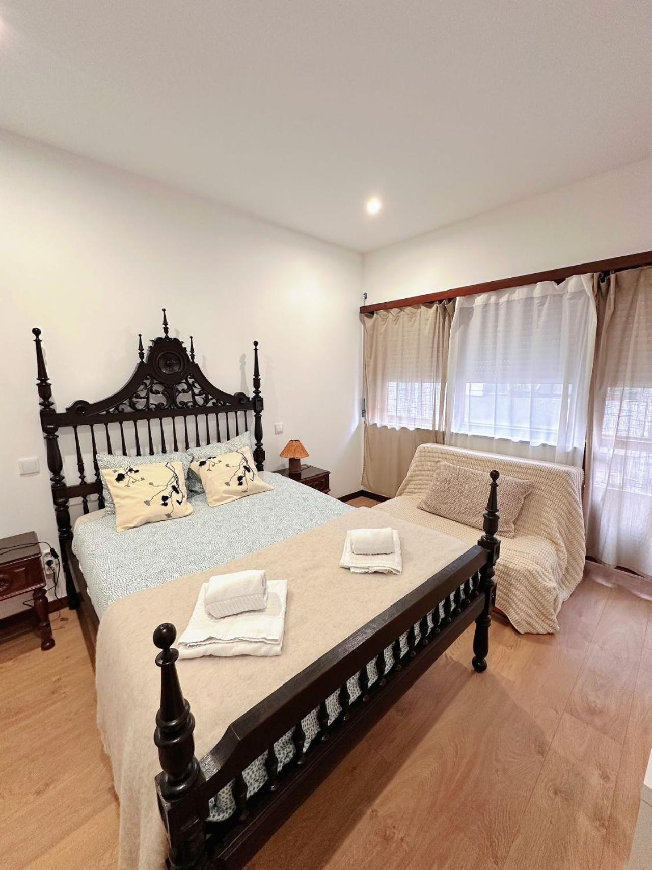 Downtown 2 Minutes By Walk To Center And Metro-Direct To Airpot T4 Apartment Порто Екстериор снимка