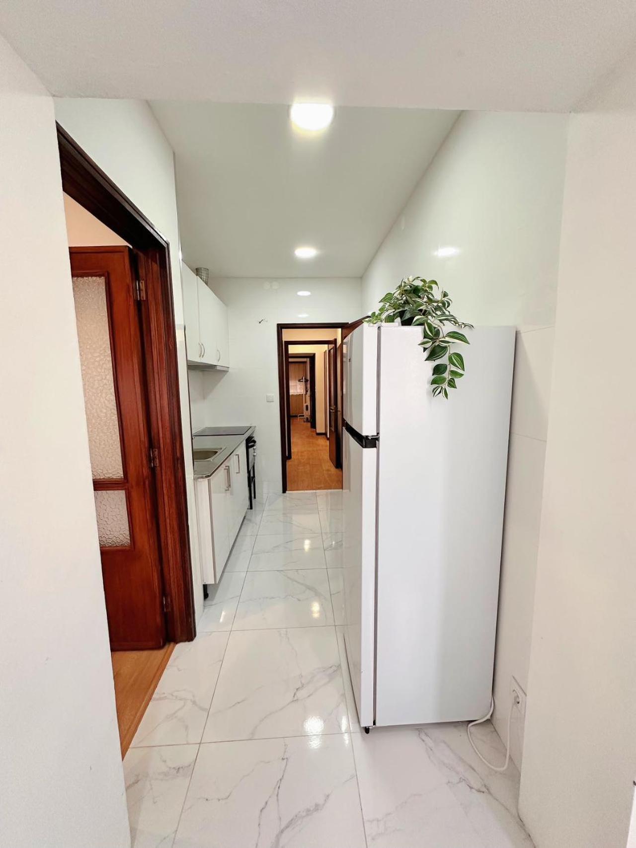 Downtown 2 Minutes By Walk To Center And Metro-Direct To Airpot T4 Apartment Порто Екстериор снимка